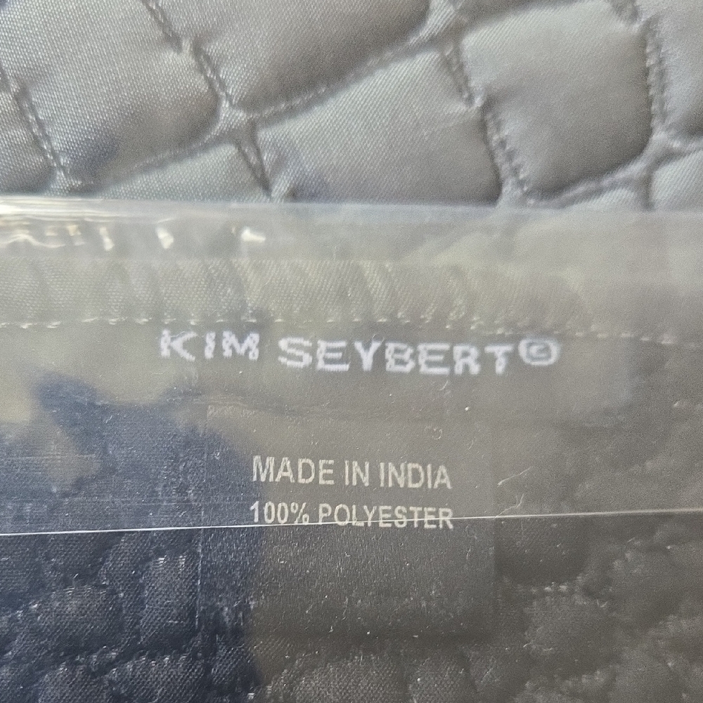 Kim Seybert Placemat , Set of 7 Gray Crocodile Pattern - Picture 3 of 3